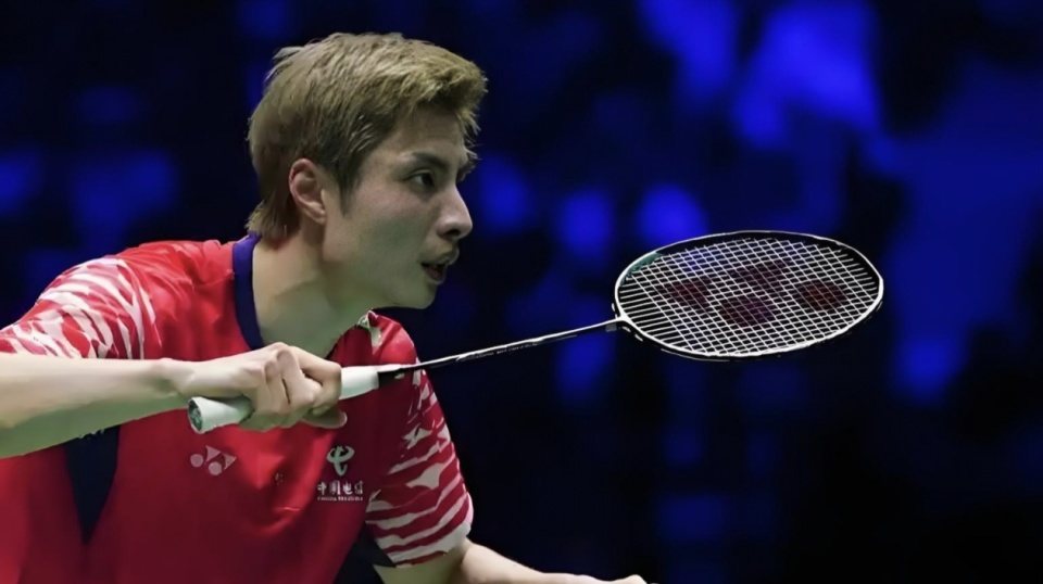 乔纳坦在男, 麦羽毛球公, 军突起 乔纳坦在男, 麦羽毛球公, 军突起