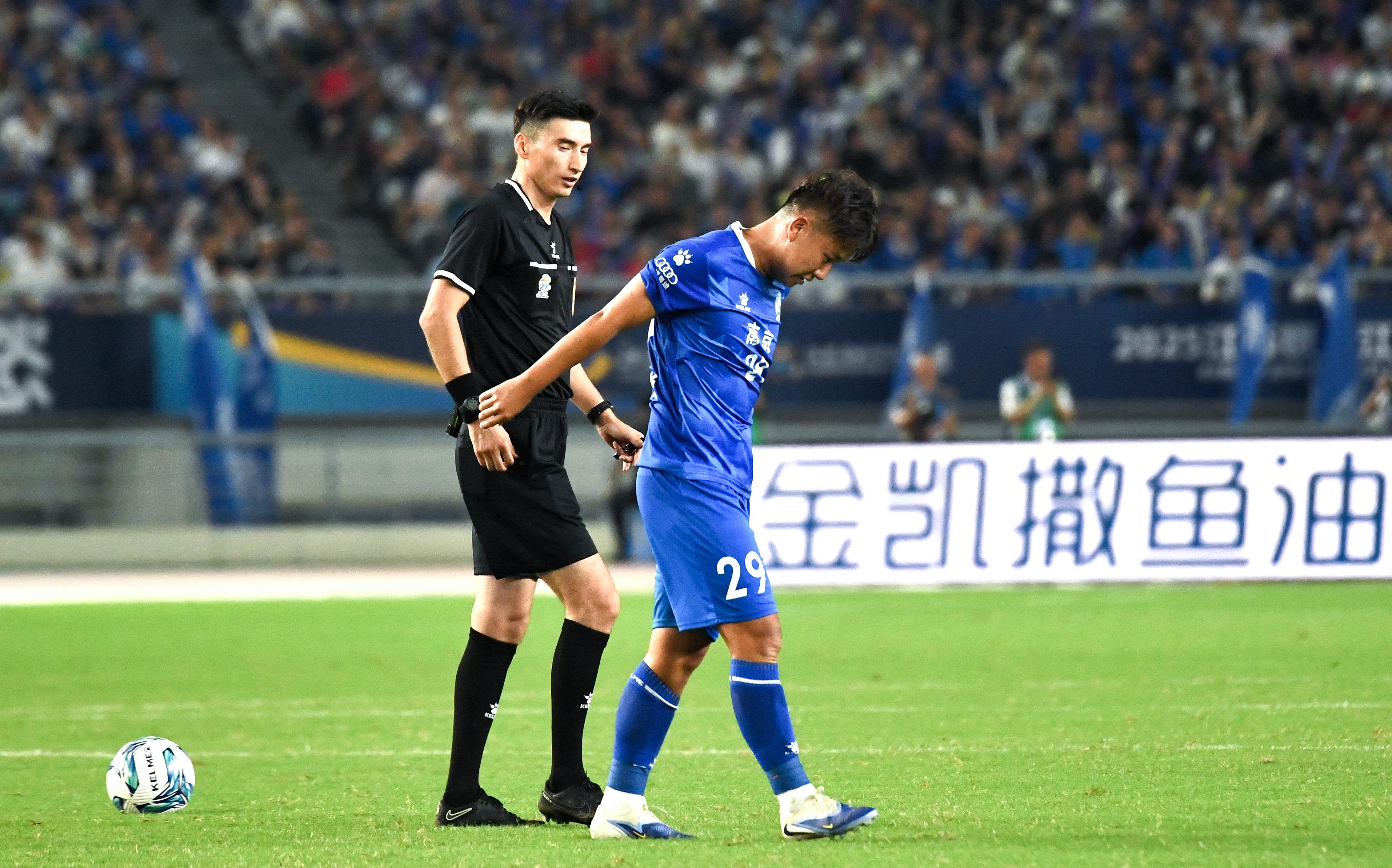 裁判问题, 来高昂的行, 了很大的困